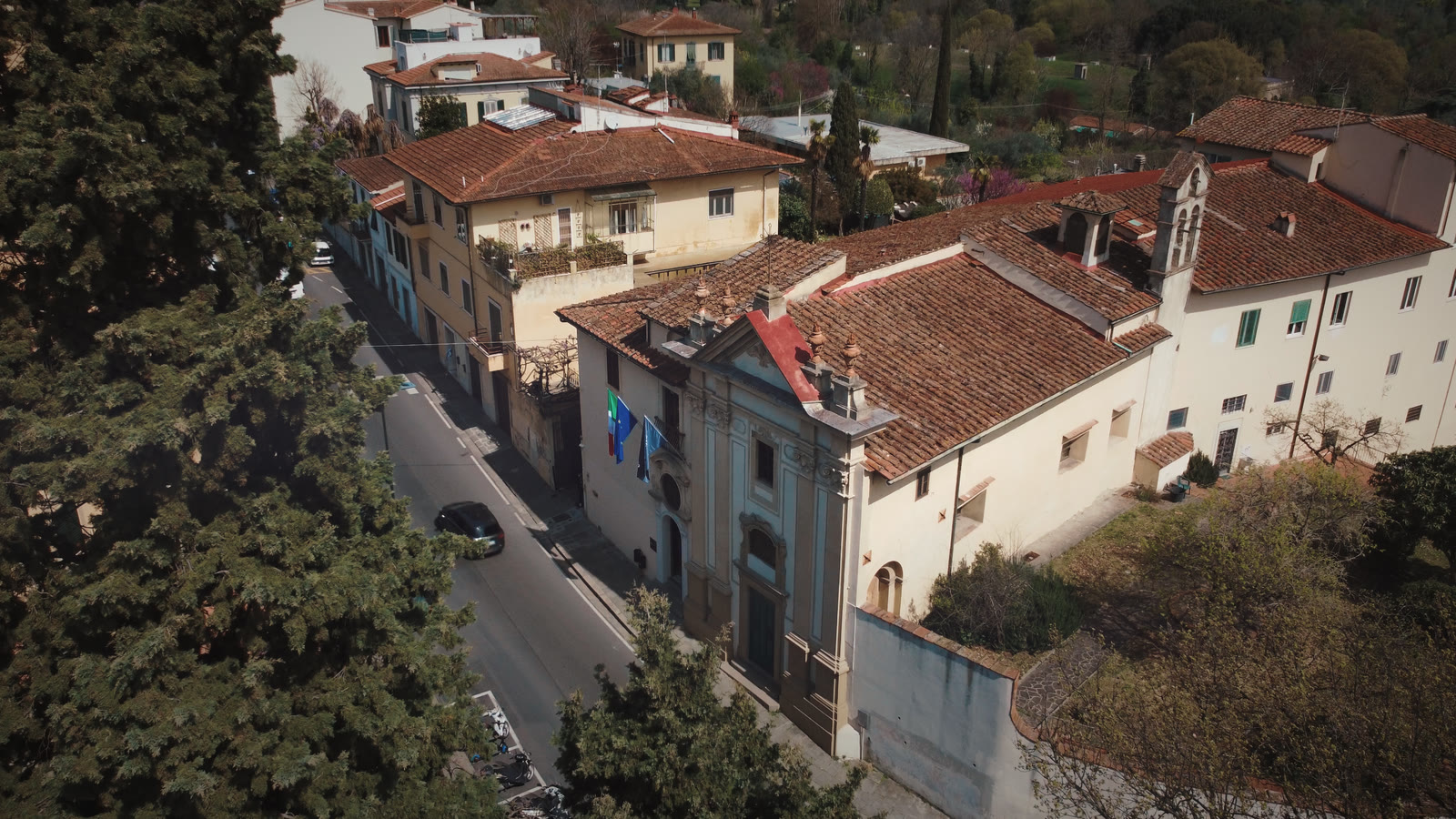 Ingresso e cappella del campus